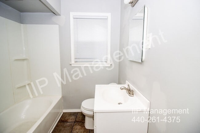 Building Photo - 1357 E 289th St