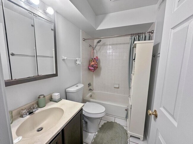 Building Photo - 209 W Ct of Shorewood