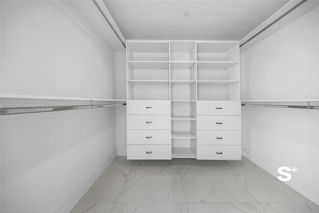 Building Photo - 1080 Brickell Ave