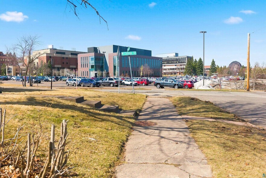 Building Photo - 221 Snelling Ave