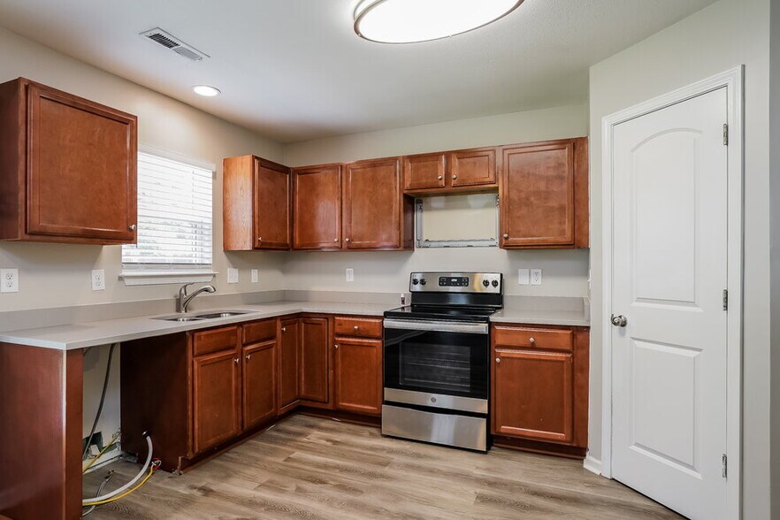 Building Photo - 442 Randolph Dr