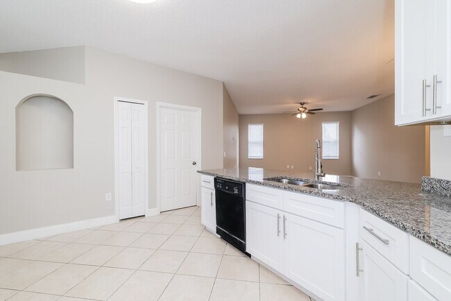 Building Photo - 552 Viceroy Ct