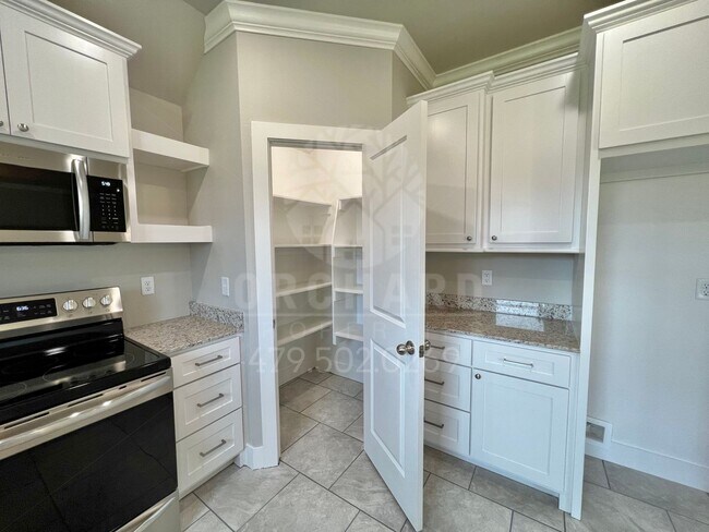 Building Photo - Siloam Springs- Single-Family Home- Popula...