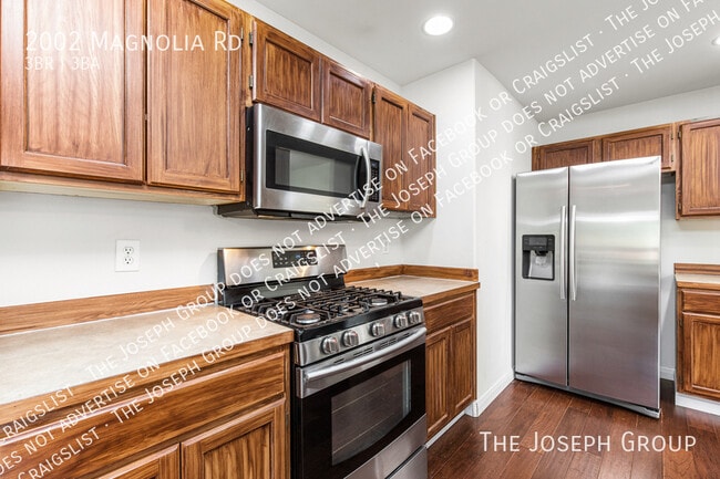 Building Photo - 2002 Magnolia Rd