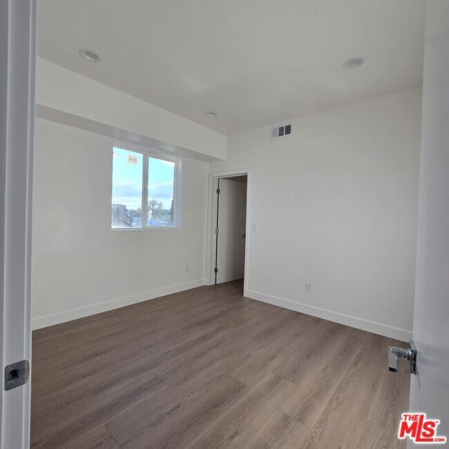 Building Photo - 10829 Peach Grove St