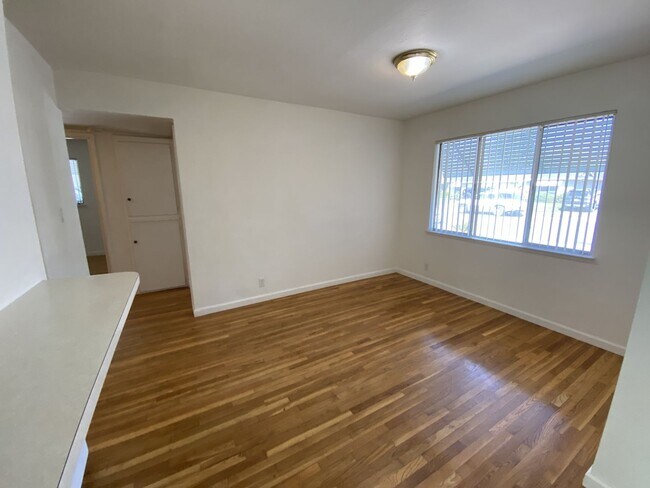 Building Photo - 0166 - MERRY LN