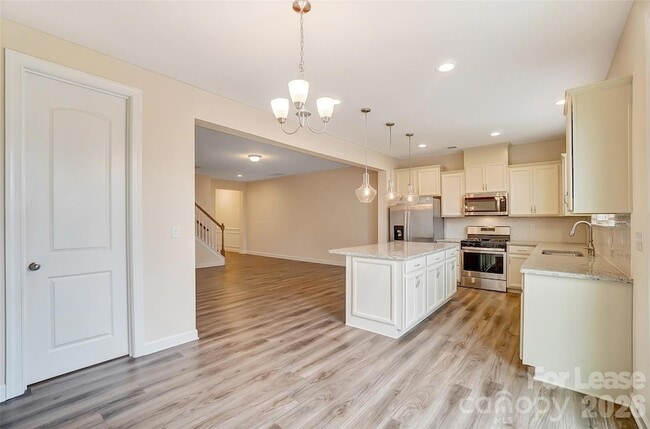 Building Photo - 5822 Clan MacLaine Dr