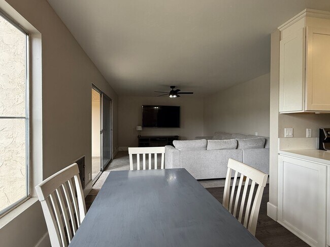 Building Photo - Recently Remodeled Condo in Villa La Jolla...