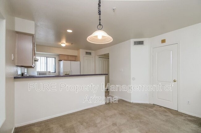 Building Photo - 5665 W Galveston St