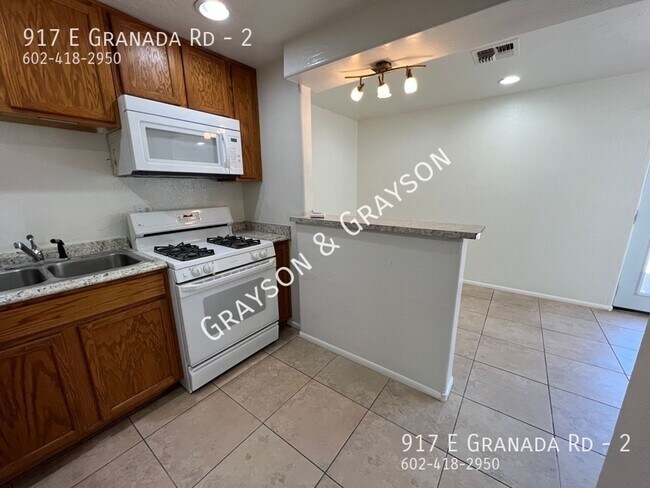 Building Photo - 917 E Granada Rd