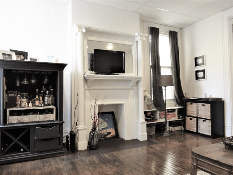 Building Photo - 5334 Howe St