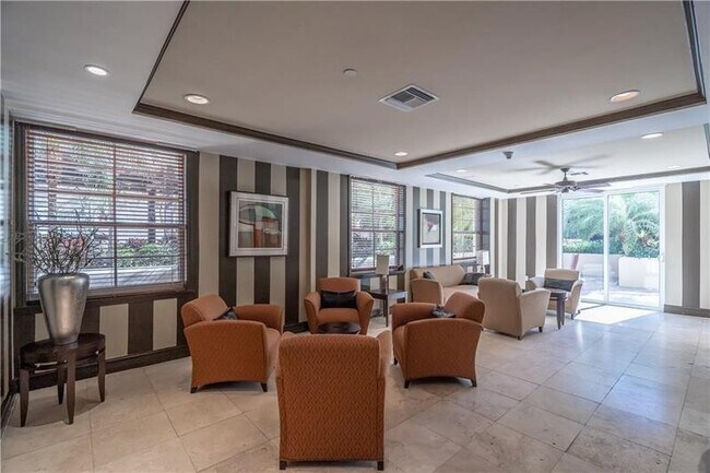 Building Photo - 520 SE 5 Ave