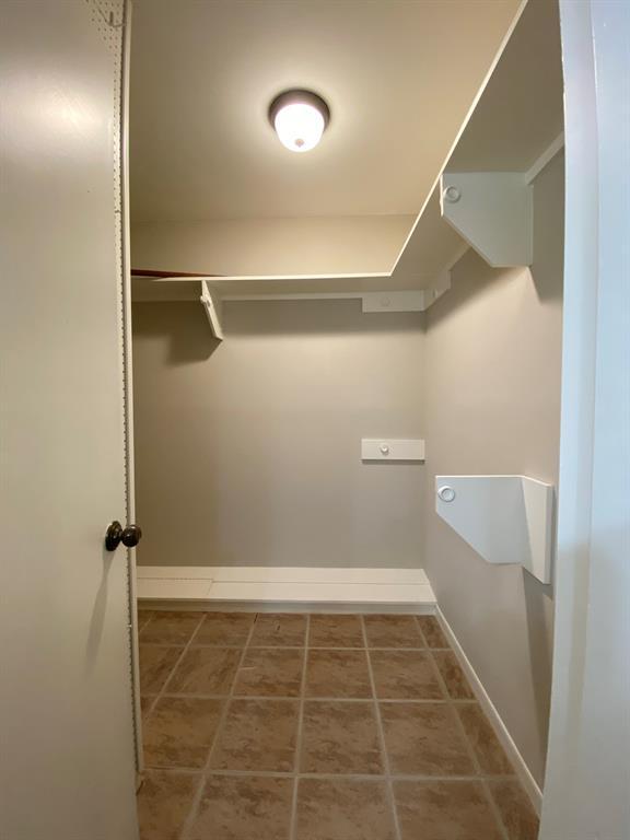 Building Photo - 3909 Ascot Ln
