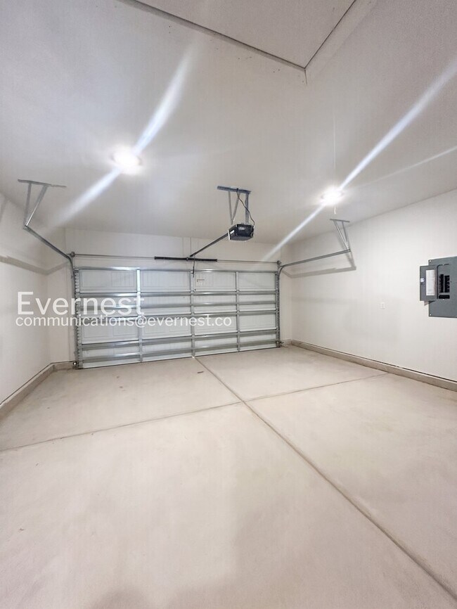Building Photo - 3-Bedroom Home with Attached Garage / Pet-Friendly / Vouchers Accepted / Coming Soon!