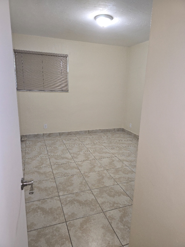 Building Photo - 305 N 61st Ave