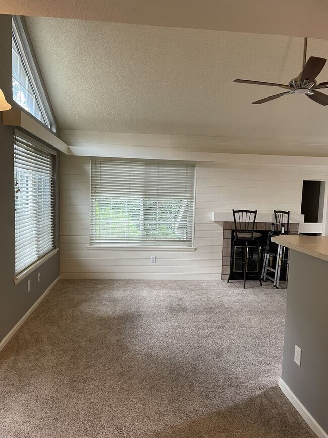 Building Photo - 6054 Gunbarrel Ave