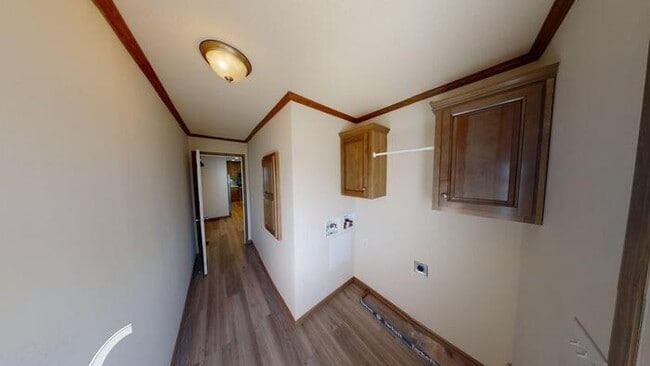 Building Photo - 140 American Ave