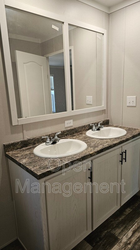 Building Photo - 356 Bayhead Dr