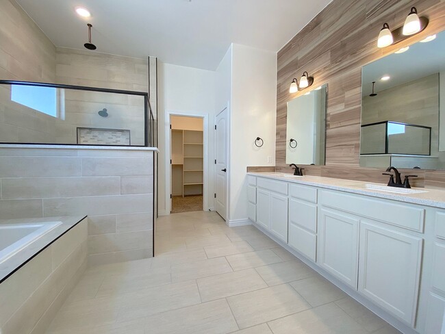 Building Photo - East El Paso 4 bed/ 2.5 Bath Refrig A/C