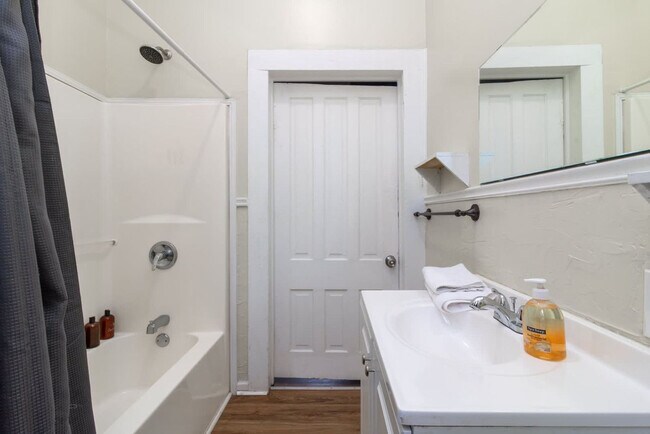 Building Photo - 737 3rd Ave