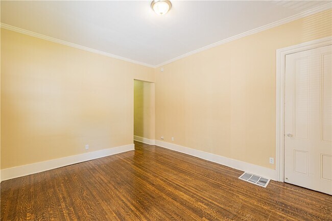 Building Photo - 49 Vick Park A