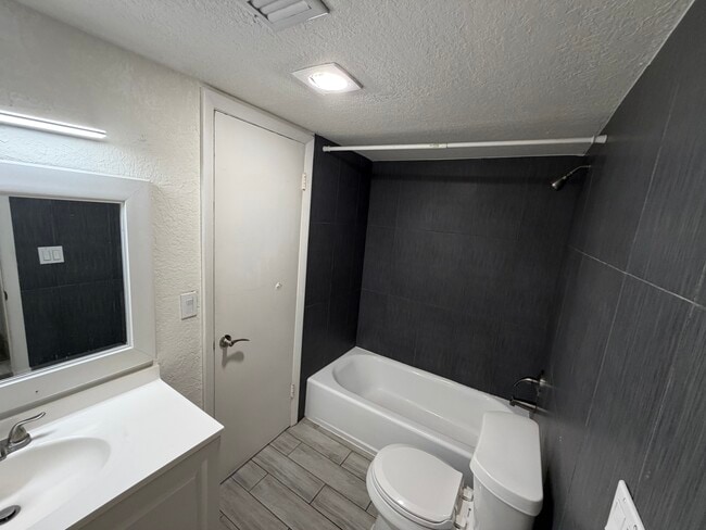 Building Photo - GATELAND VILLAGE