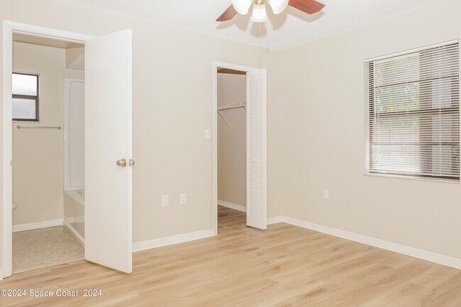 Building Photo - 6830 Caliph Ave