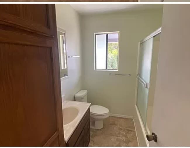 Building Photo - Spacious two-bedroom, two-bathroom apartme...