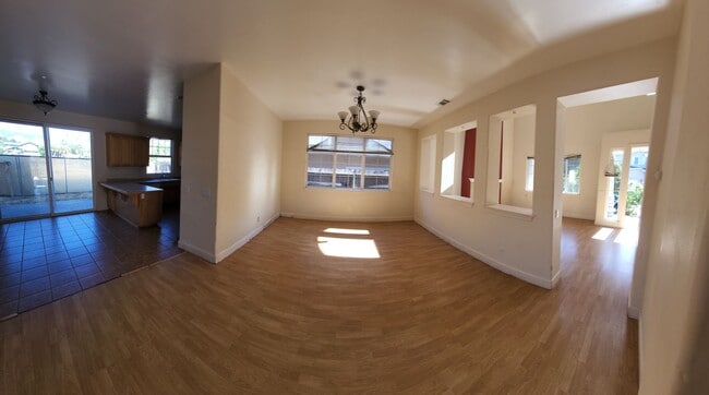 Building Photo - Super close to Poly- Approx. 1000 feet fro...