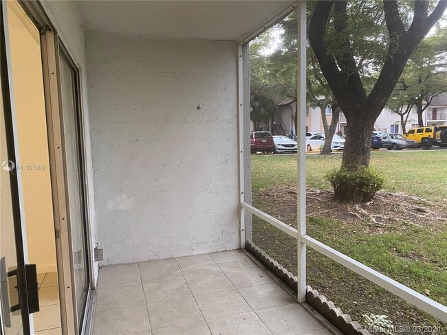 Building Photo - 9525 SW 138th Pl