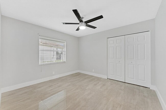 Building Photo - 20094 W Key Dr