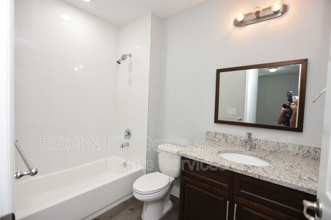 Building Photo - 525 Albatross Dr