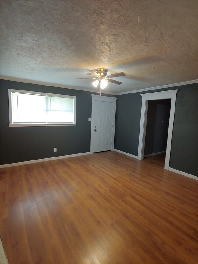 Building Photo - 280 Morris Dr