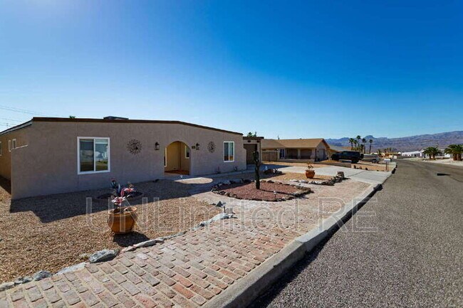 Building Photo - 2960 Star Dr