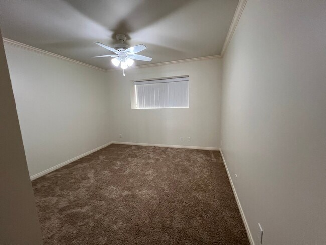 Building Photo - 625 E Cypress Ave