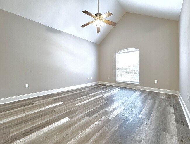 Building Photo - Spacious New Orleans-Style 3BR/2.5BA Townh...