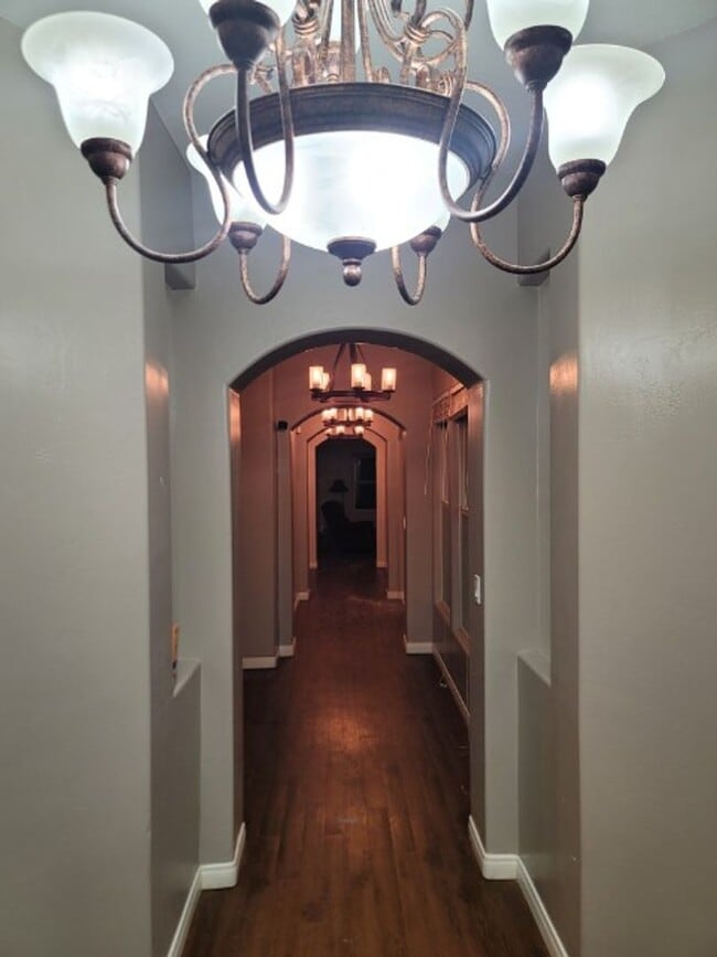 Building Photo - Beautiful home with paid Solar in Seven Oaks!