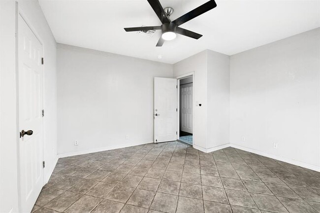 Building Photo - 1260 N Riverside Dr