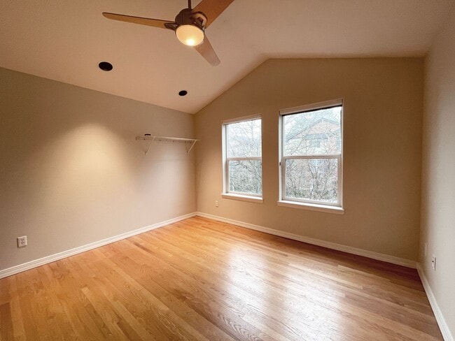 Building Photo - Gorgeous Townhouse in the Heart of Multnomah Village with Attached Garage, Outdoor Space