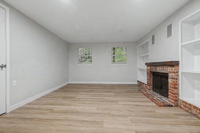 Building Photo - 1811 Devra Dr
