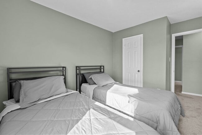 Building Photo - Beautiful Townhouse-Style Home in Virginia Beach!