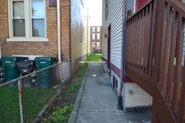 Building Photo - Camp Washington 3 Bedroom 1.5 Baths Single...