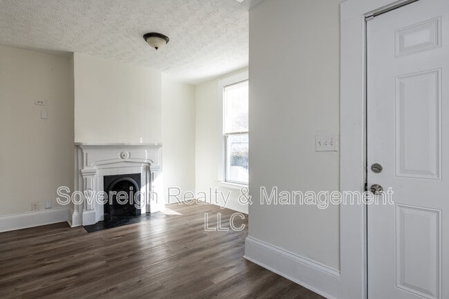 Building Photo - 404 Paines Ave NW