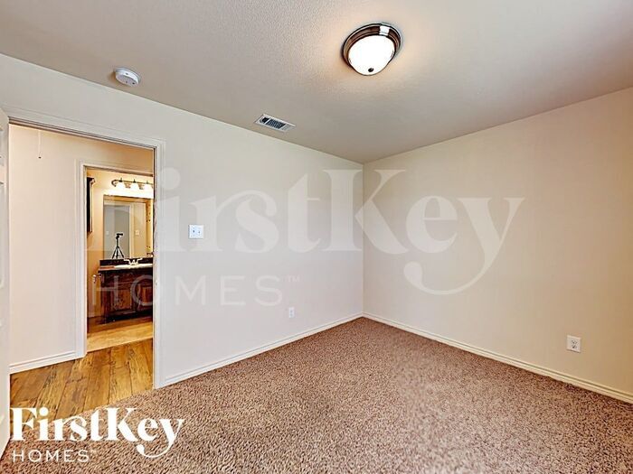 Building Photo - 638 Canvas Ct