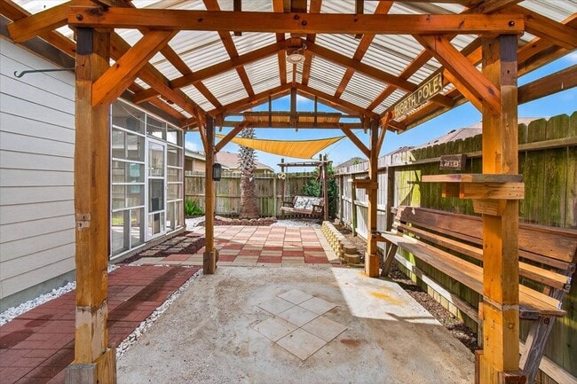 Building Photo - 6901 Anastasia Dr