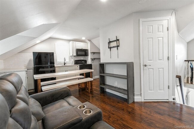 Building Photo - 39 Bay Shore Ave