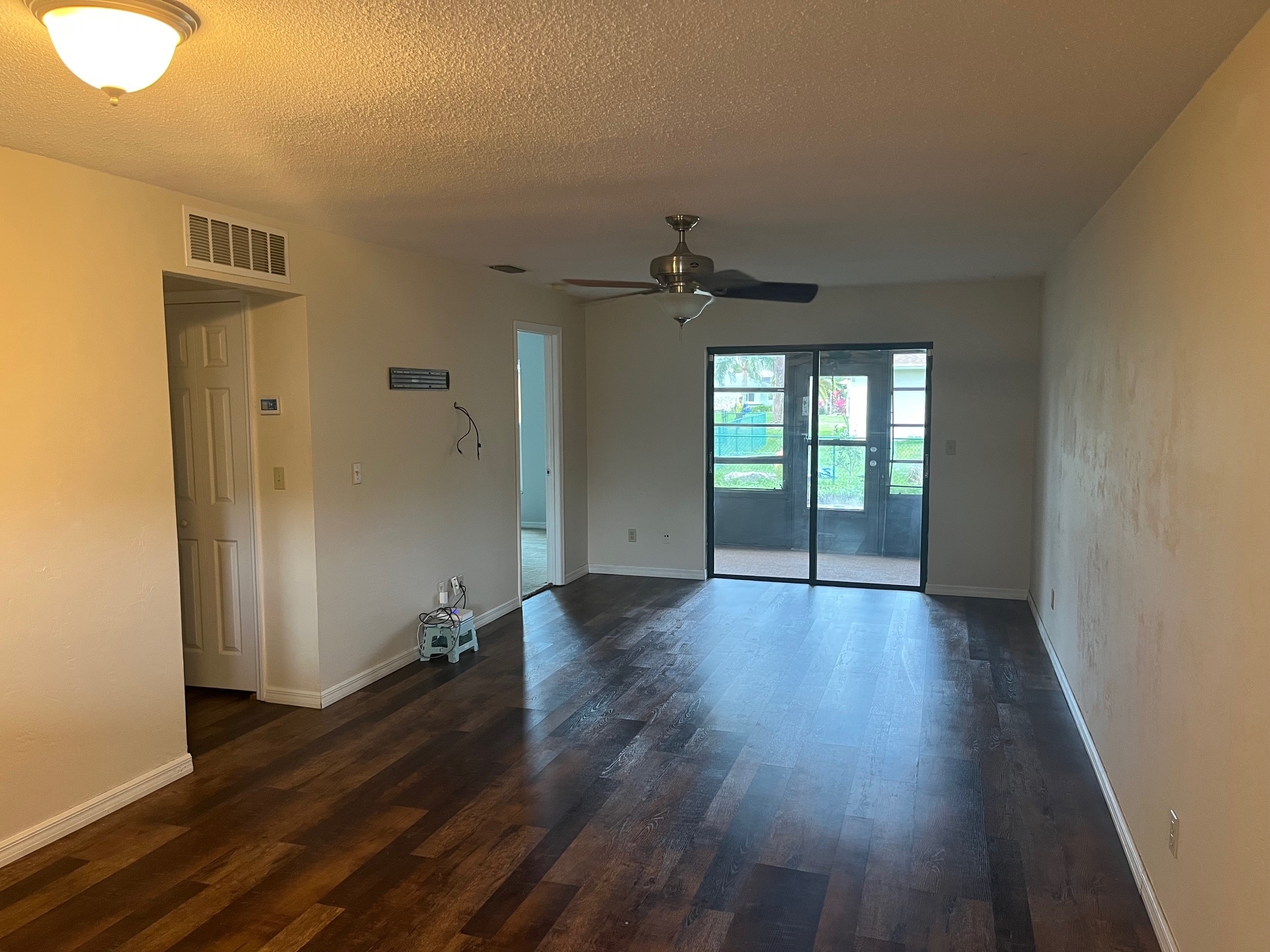 Building Photo - 114 Woodbridge Cir S