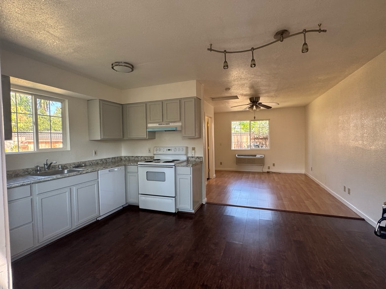 Building Photo - 2600 Andrade Way