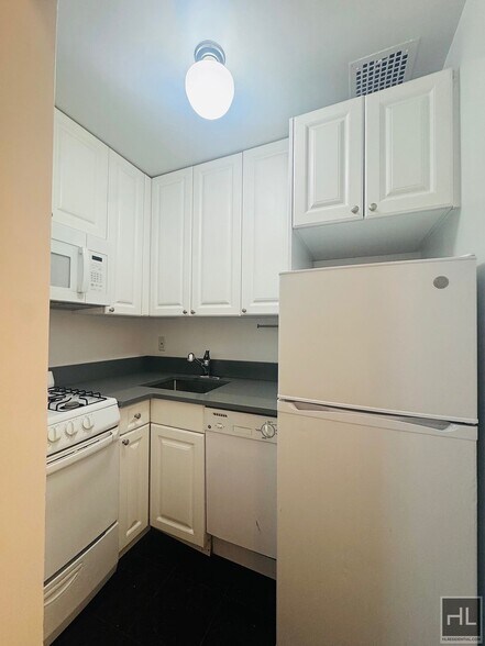 Building Photo - East 91st Street