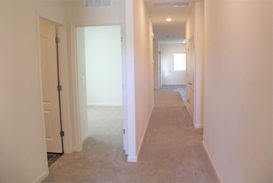 Building Photo - 4271 Freemark Ave